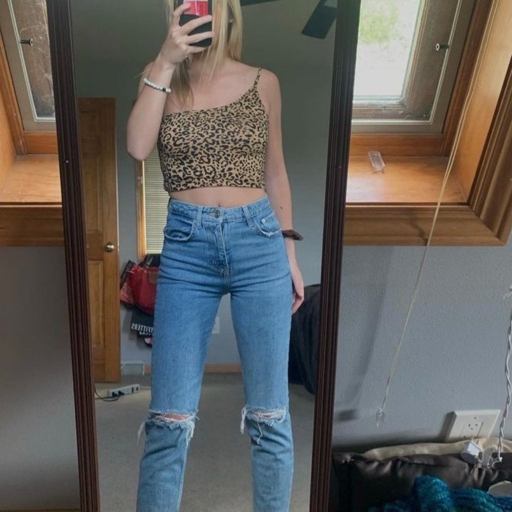 One Shoulder Cheetah Print Crop Top